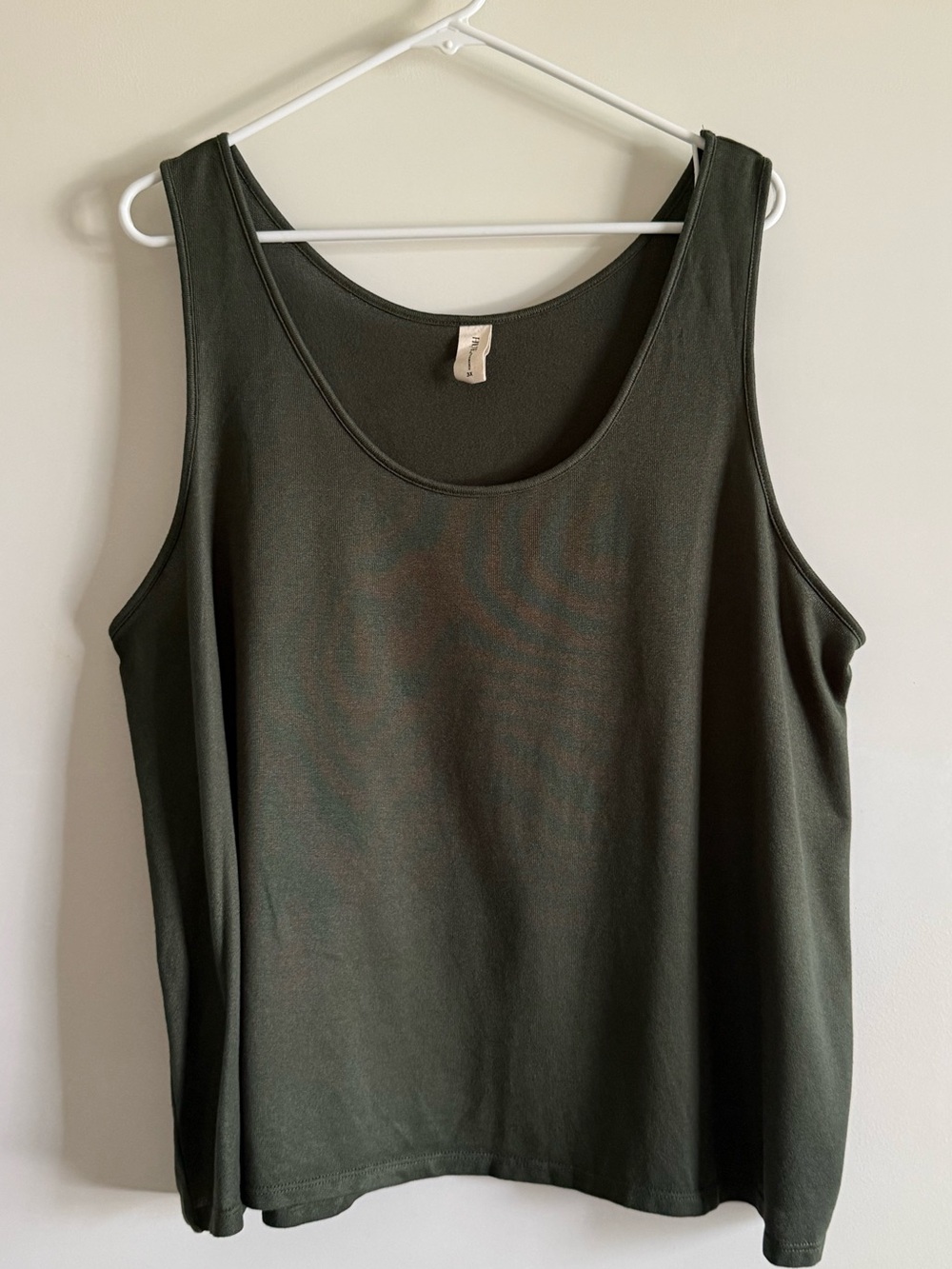 HUE Plush Classic Scoop Tank Like New